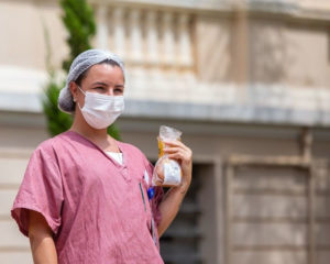 1 ano de Covid-19: Vera Cruz Casa de Saúde e Bambini homenageiam profissionais da linha de frente